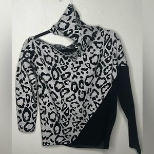 VENUS Leopard Print One-Shoulder Sweater